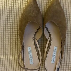 Designer Neil Rodgers olive suede pointed toe kitten heels